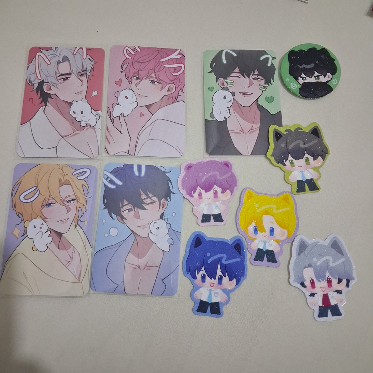 CreatorDnn's tweet photo. Day 1 chibcon haul #chibicon  im searching for niji ex id merch i saw someone holding hana postcard but my lvl99 introvet too scare to ask about it anyone know which booth it was? https://t.co/nw5ThHooyG
