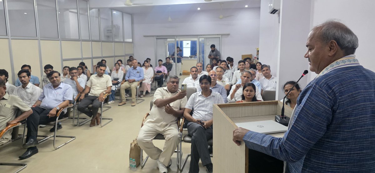 laxmanyadav4bjp's tweet photo. आज रेवाड़ी ब्रास मार्केट रेवाड़ी में आयोजित "विकसित भारत का निर्माण, MSME के साथ" कार्यक्रम में दीप प्रज्जवलित कर शुभारम्भ किया एवं उपस्थित गणमान्यजनों को सम्बोधित किया|| #viralvideoシ #ranghoshnews #nitinnabin #raoinderjeetsingh #NayabSaini #Ranghosh #laxmanyadav #cmoharyna #amitshah #BJP4ViksitBharat #iloverewari #narendramodi