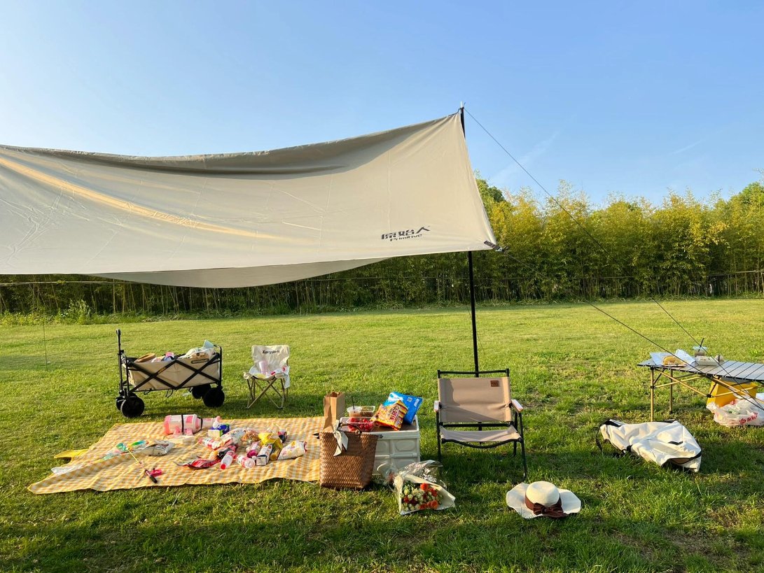 _Haneul_93's tweet photo. The weather was perfect, so I went camping with my friends. Forget about work, forget about your troubles. All that's left is laughter with your friends🏕️ https://t.co/ZIrES0whcl