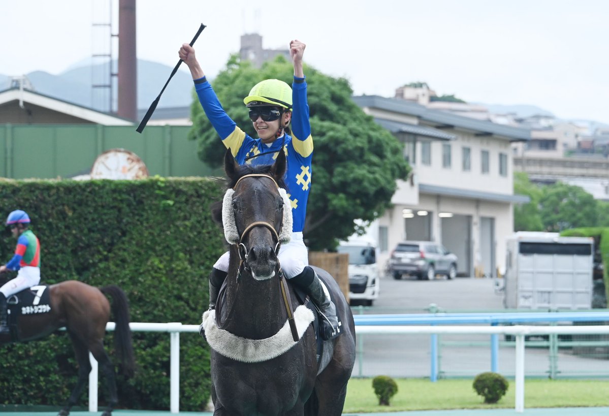 netkeiba's tweet photo. 小倉10R 宗像特別 3歳上2勝
#ジェニファー
#松山弘平
父アニマルキングダム
母スイングサンデー

小倉11R 薩摩S 3歳上3勝
#ゴッドブルービー
#角田大和
父パイロ
母ゴッドビラブドミー
全兄ミューチャリー
祖母ゴッドインチーフ https://t.co/5dt8cIQ3Fn