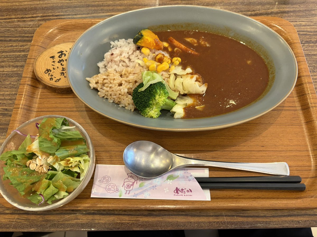 ysdymd_1021's tweet photo. お昼に食べたカレーも
バナナホールのバナナジュースも美味しかったな🍌 https://t.co/41MJMMJkqg