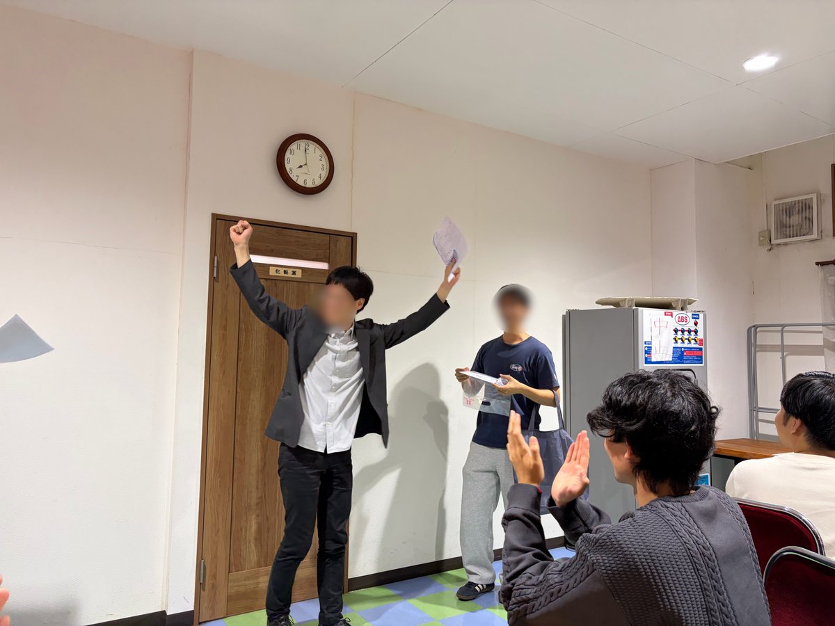 climatelab1's tweet photo. 方針発表後は毎年恒例行事として、大気科学分野合同のボウリング大会を行っています。

個人の部では、植田研の岡島准教授が2ゲームで320点超となり1位となりました✨
また、鴫原（M2）が222点で9位をとりました🎳 https://t.co/3FavoHm1m4