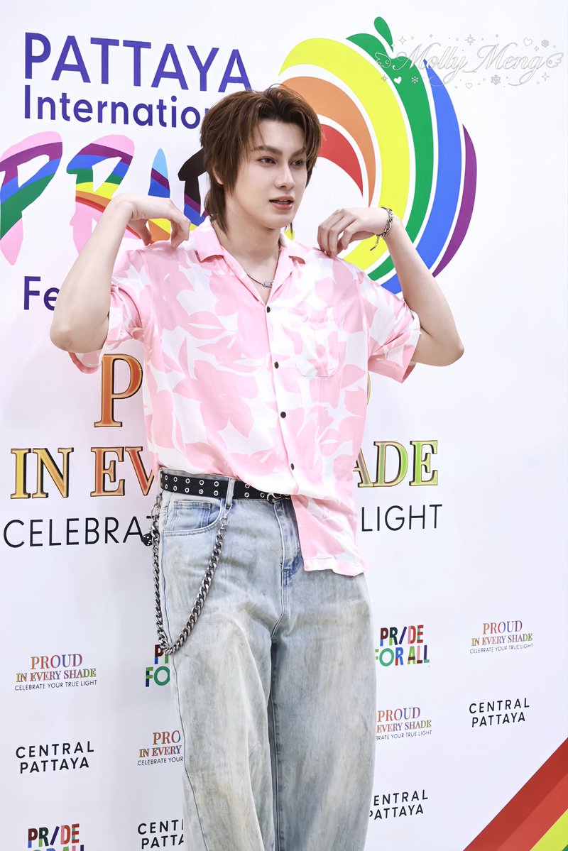 Molly__meng's tweet photo. Pink you Pick you 

CSNP MINI CONCERT AT PATTAYA
#smartchisanupong #smartcsnp #CSNP 
#INTERNATIONALPRIDEFESTXCSNP https://t.co/HrZJOKCyKL
