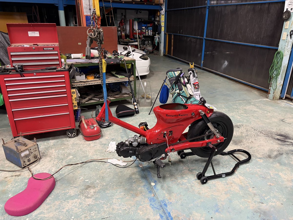 kuroironek's tweet photo. 久しぶりにバイクいじり始めたけどだんだんめんどくなってきた(⚭-⚭ ) https://t.co/ImZpKqp3BZ