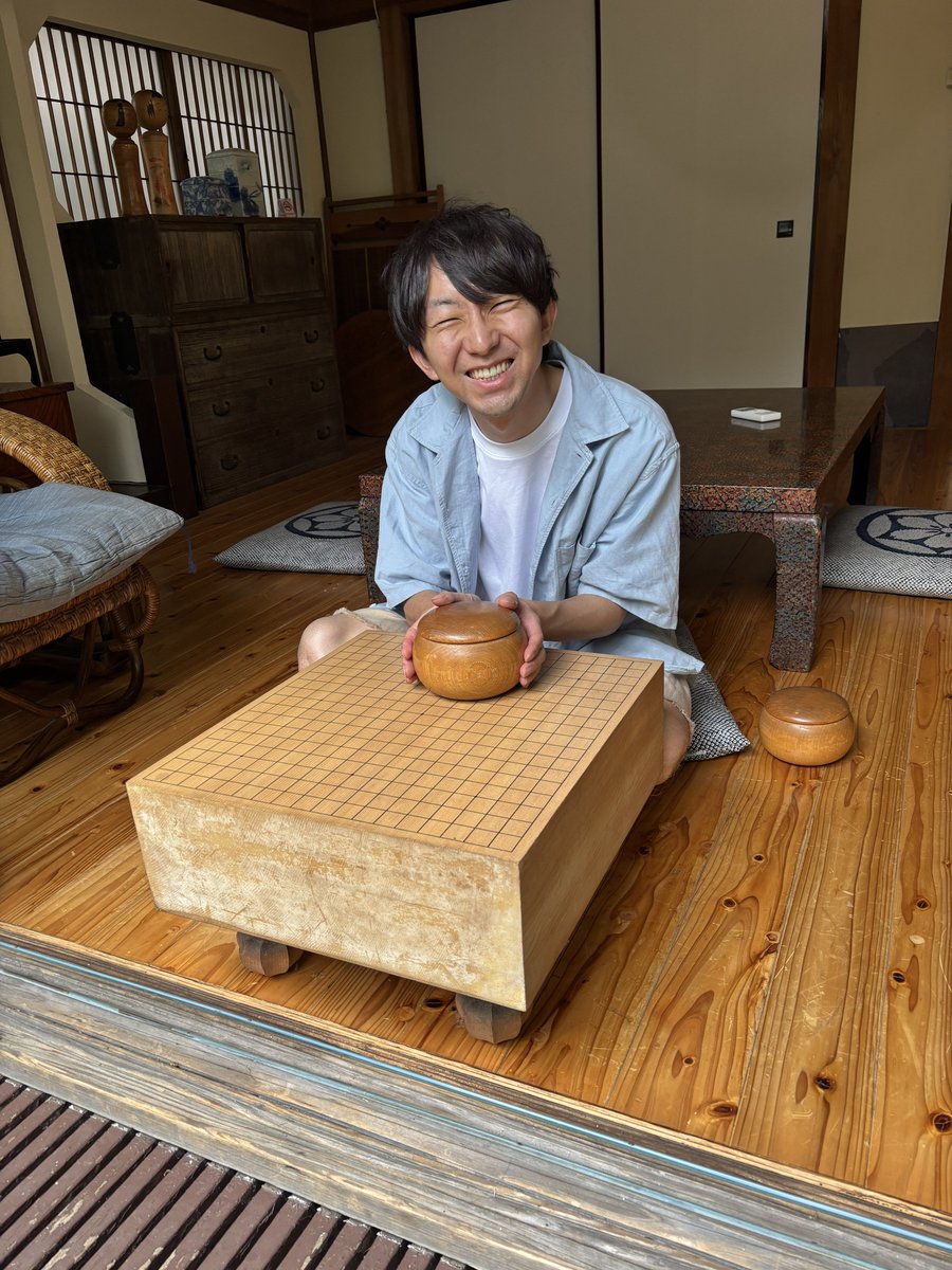 lipiwanaga's tweet photo. レンブサさん、この家に将棋はないんだ。
帰ってくれないか。 https://t.co/CbKHhGoDBx