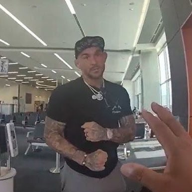 roflcakebets's tweet photo. Me rn to the books. https://t.co/pX2GGB9Z28