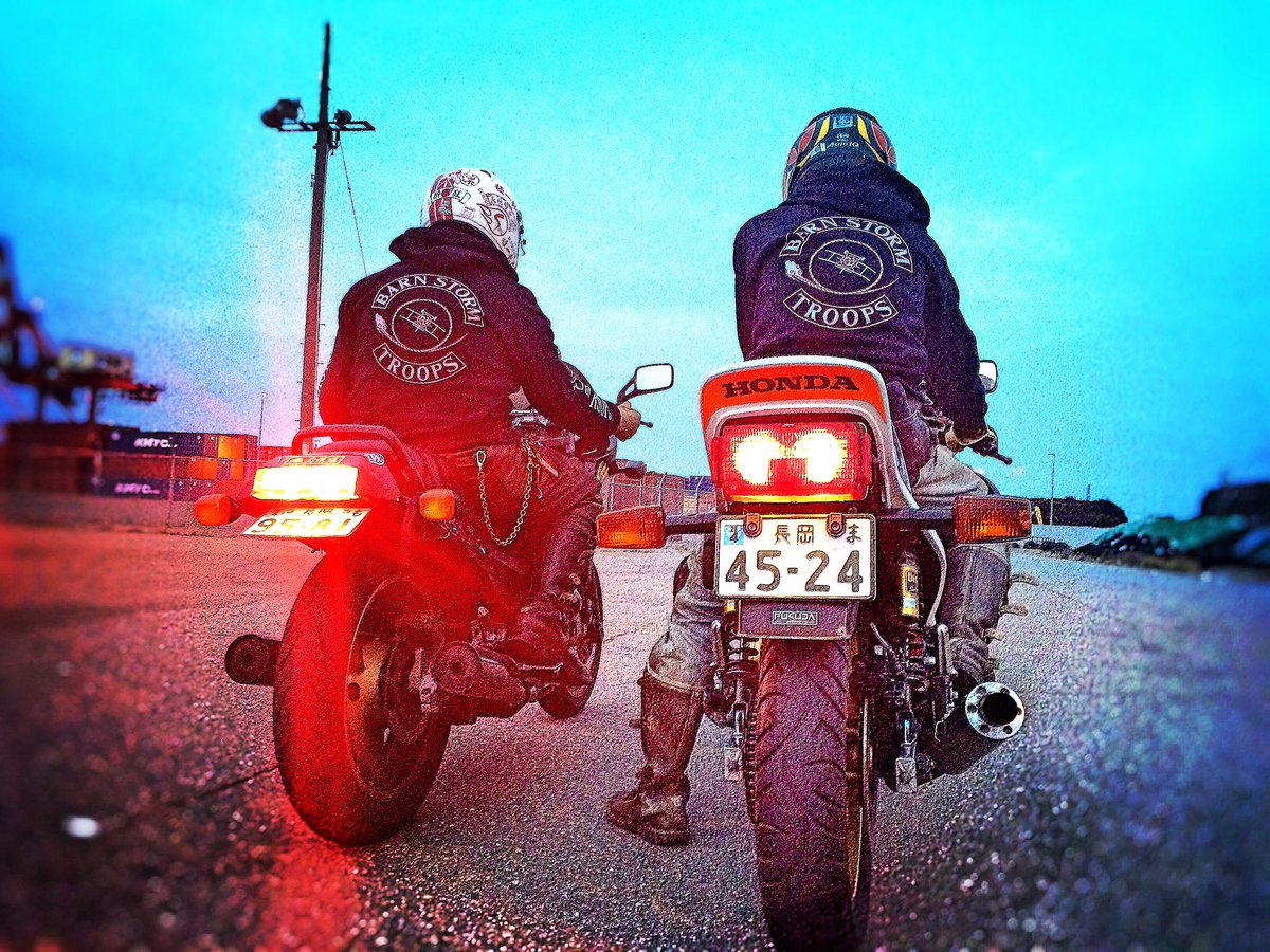 new_halpin's tweet photo. #角目のライトがカッコいいバイク選手権
見えてないけどな https://t.co/aN2Jy81kUz