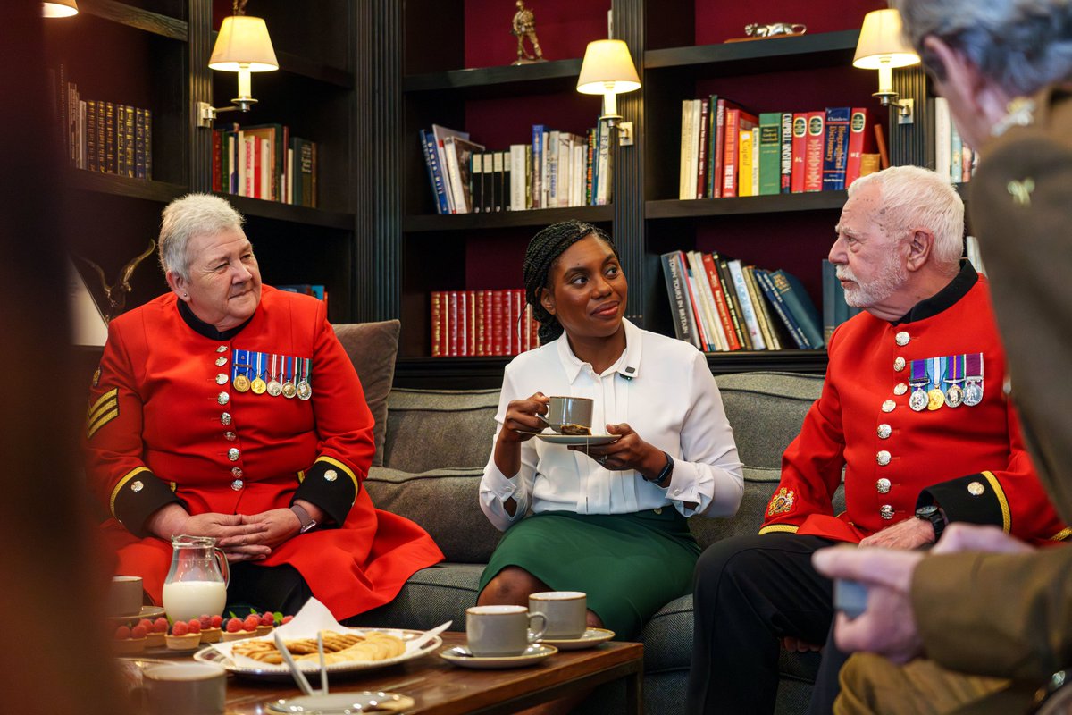 Conservatives's tweet photo. .@KemiBadenoch and the Conservatives will always stand with our Armed Forces 🇬🇧 https://t.co/415NxUKgJA