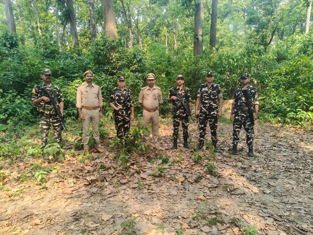 42bnssb_INDIA's tweet photo. 🇮🇳 सीमा की सुरक्षा, राष्ट्र की सेवा
42वीं वाहिनी स.सी.ब. एवं उत्तर प्रदेश पुलिस द्वारा भारत-नेपाल सीमा क्षेत्र में संयुक्त गश्त कर सुरक्षा, समन्वय एवं सतर्कता का परिचय दिया गया। राष्ट्र की एकता, अखंडता और सीमाओं की सुरक्षा हेतु हमारे जवान सदैव तत्पर हैं
@SectorSsb
@SSBFTRLUCKNOW https://t.co/XwKhRC7q6a
