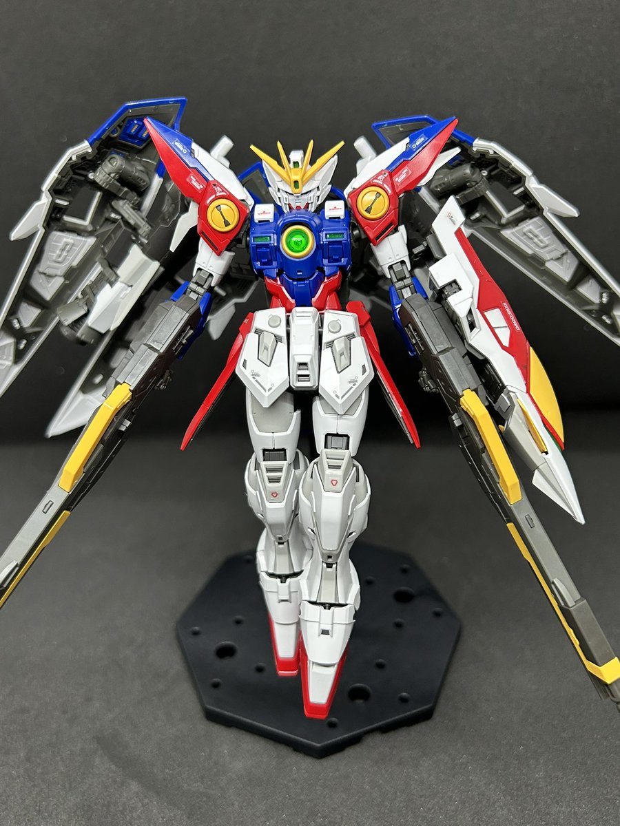 REDyuki360's tweet photo. 出来ました！RGウイングゼロ
ゼロカスもいいけど、この無骨さがいいよね〜
後ろのバインダーがRG解釈でアレンジ効いててカッコイイ(*>ω<)b
#ガンプラ https://t.co/onu3D12ta4