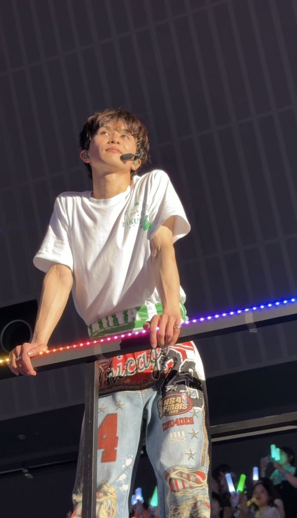 bt14_haru331's tweet photo. 今日はお腹隠してるんや

 #超特急_ESCORT https://t.co/JWu4m7YGye