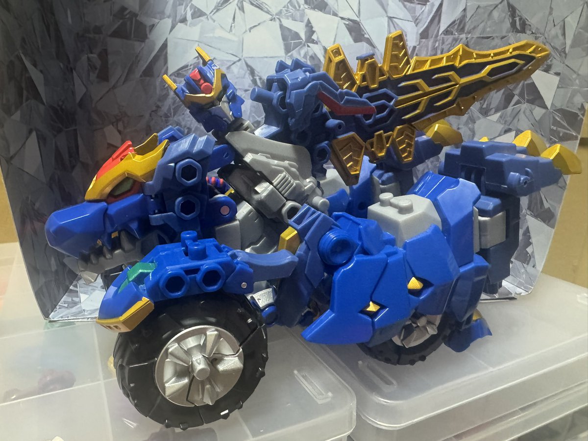 JING_EDGE's tweet photo. ビークルモード
カーレンジャー遊びもできるぞ！！ https://t.co/fSw9avnRUr