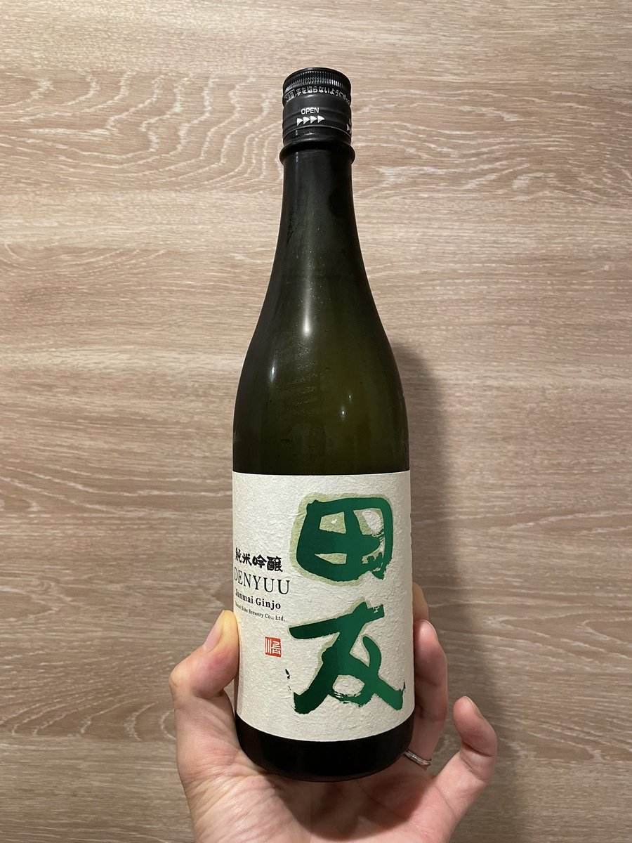 otsuyumu's tweet photo. 本日はべっち(@I3ett1 )から頂いた新潟県高の井酒造の田友 純米吟醸！
個人的に新潟といえば「たかちよ」でしたが、田友もかなり美味しい！
まろやかでクリーンな味わい！お米の旨味もしっかり感じられる日本酒です！
べっちありがとう！
皆さんも見かけたらぜひ！
#ONC
#ぉっゅ日本酒クラブ https://t.co/Pztg9c6bhl