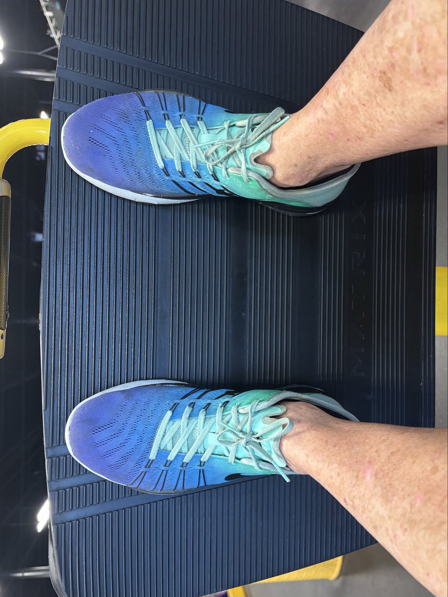 terrye_thorp's tweet photo. Birthday workouts hit differently!🎂
PR on leg press @190🎉
Not bad for ‘an old lady’🤣
#birthday #workout #strong #gettingstronger https://t.co/9NFZezMfhV