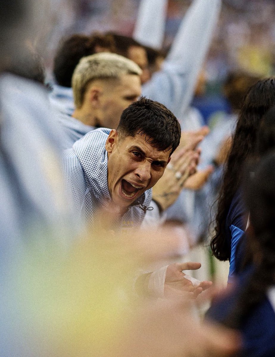 3millonesvan's tweet photo. Y a este señor nada que reclamarle, no le pesó nunca la camiseta y cuando se equivocó, dió la cara y pidió perdón. Mis respetos @MathiasOlivera5 https://t.co/5VPTWXuhWv