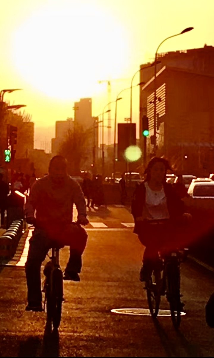 daniel_mir69810's tweet photo. Walking around the city and caught this golden sunset peeking between old buildings—love these quiet, unplanned moments.， https://t.co/dGYAq2Op4v