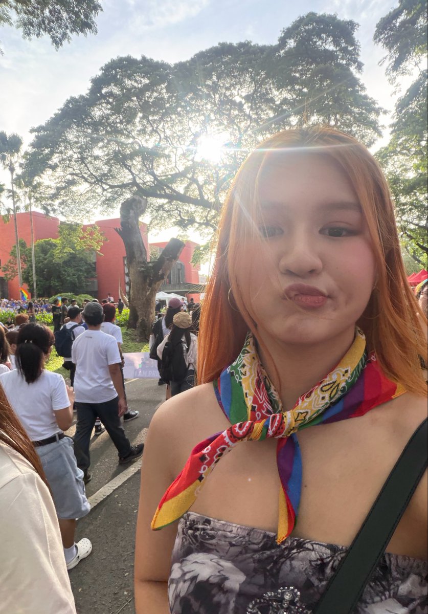 vivid_via's tweet photo. happy pride! 🏳️‍🌈

everyone deserves sunshine ^^ https://t.co/3HvcMA1jLG