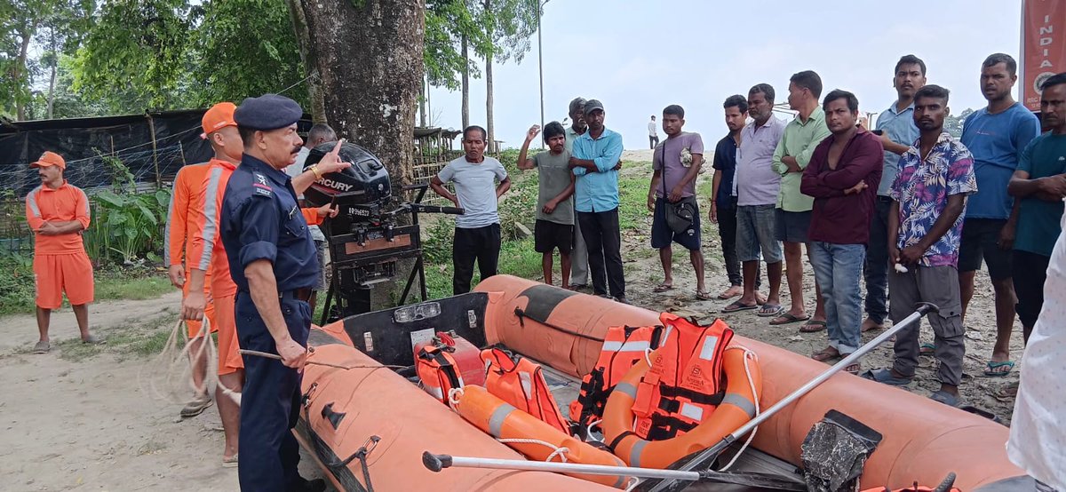 12bnndrf's tweet photo. 12 NDRF conducted a Boatman Training Programme, equipping local boat operators with essential skills in First Aid, CPR, Flood Rescue, and Disaster Preparedness, thereby strengthening community resilience and emergency response capabilities.
#NDRF #BoatmanTraining #NDRF4U https://t.co/sYmet2h0cP