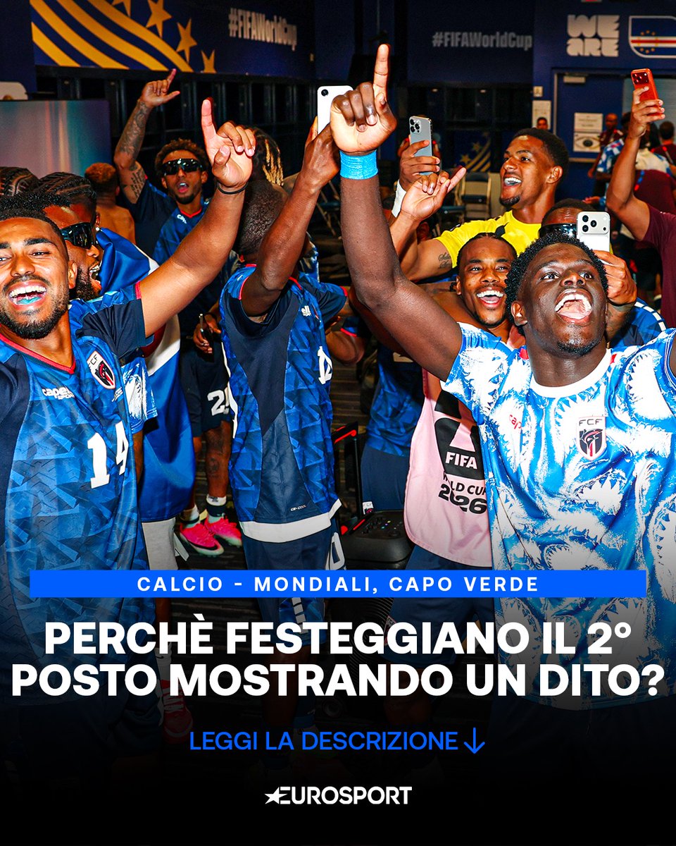 Eurosport_IT's tweet photo. I calciatori della nazionale di Capo Verde hanno celebrato la storica qualificazione ai sedicesimi ballando in cerchio e mostrando un solo dito 🤨👀

Alla vigilia del Mondiale, i bookmakers davano alla nazionale di Capo Verde soltanto l'1% di chance di qualificarsi ai sedicesimi di finale: il campo ha ribaltato il pronostico ✨

L'esultanza dei calciatori dopo il terzo pareggio che ha sancito la qualificazione - complice il ko dell'Uruguay nell'ultima giornata - è molto significativa. I giocatori si sono messi a ballare in cerchio mostrando un solo dito e ripetendo "Uno per cento! Uno per cento!", come sfottò a chi non aveva creduto in loro 🇨🇻

#Calcio #Mondiali #CapoVerde