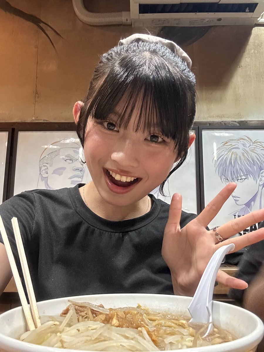 miukaa3xi's tweet photo. こんばんわ🌙

今日は人生初❣️二郎ラーメンを食べに行ったよ♡♡

めっちゃ美味しかった😋

 #アイドルカレッジ  #アイドル好きさんと繋がりたい https://t.co/yqxqlvTfXR