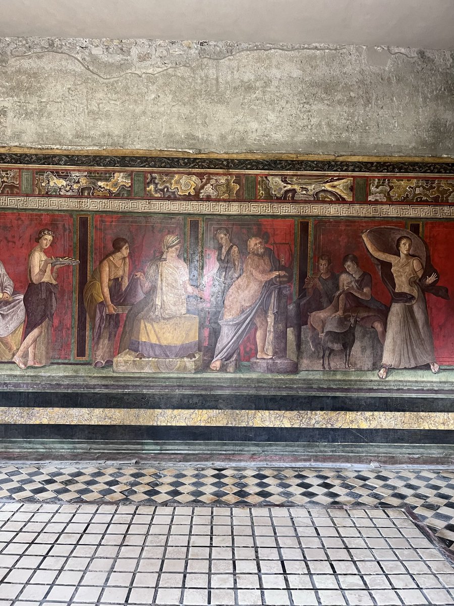 SPHistoriador's tweet photo. The intensity of the colors in these Pompeii frescoes has always caught my attention. That's what it means to survive the test of time. Not everything can. https://t.co/dXQiw4Ehml