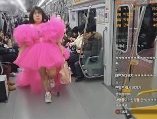 gaechufairy's tweet photo. 꾸안꾸 어떻게하는지 잘 모르겠음 
나는 왼쪽 아니면 오른쪽이라 https://t.co/4IeIaRaJyE