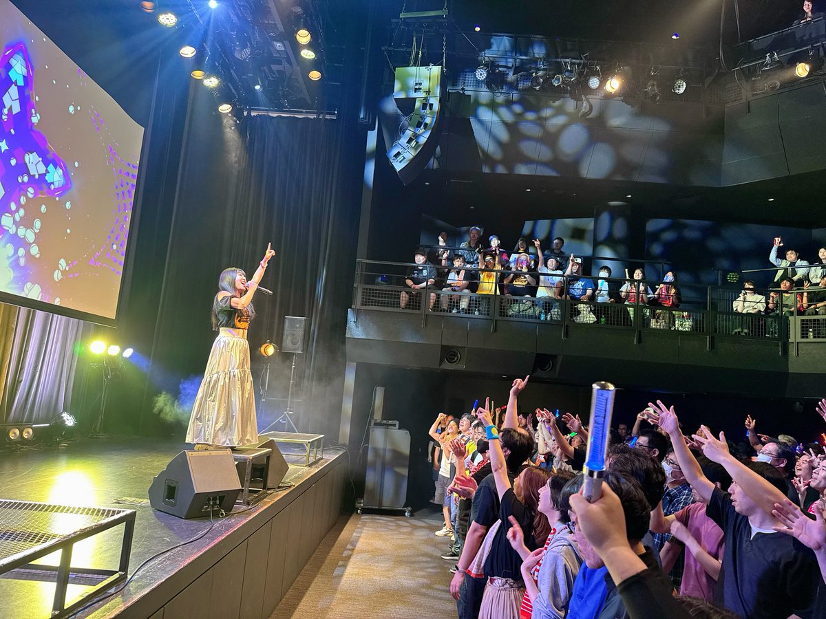 yonekurachihiro's tweet photo. 🎤米倉千尋 30周年亚洲巡演 2026
～在亚洲闪耀光芒～✨

6/21 日本公演
📸照片⑦

现场演出照片公开🔥🎉

我把在香港和台北收到的满满爱与力量，
全部释放在日本最终公演！❤️‍🔥❤️‍🔥

全场19首歌曲，每一首都倾注了我的全部热情，全力演唱！✨🔥🔥✨

大家都是最棒的！🫶💕💋✨🙌❤️

（照片⑧ 敬请期待✨）

#米仓千寻
#米倉千尋
#30周年
#亚洲巡演
#日本公演
#动漫歌曲
#游戏歌曲

-----

🎤 Chihiro Yonekura 30th Anniversary Asia Tour 2026
✨Shining Across Asia（Asia no nakade kagayaite）✨

🇯🇵 Japan Final Show
📸 Photo ⑦

Live photos are here! 🔥🎉

I poured all the love and energy I received in Hong Kong and Taipei into the final show in Japan! ❤️‍🔥❤️‍🔥

I gave my heart and soul to every one of the 19 songs and sang with everything I had! ✨🔥🔥✨

You were all simply the best!! 🫶💕💋✨🙌❤️

(To be continued in Photo ⑧✨)

#ChihiroYonekura
#AsiaTour
#Japan
#30thAnniversary
#AnimeSongs
#GameSongs