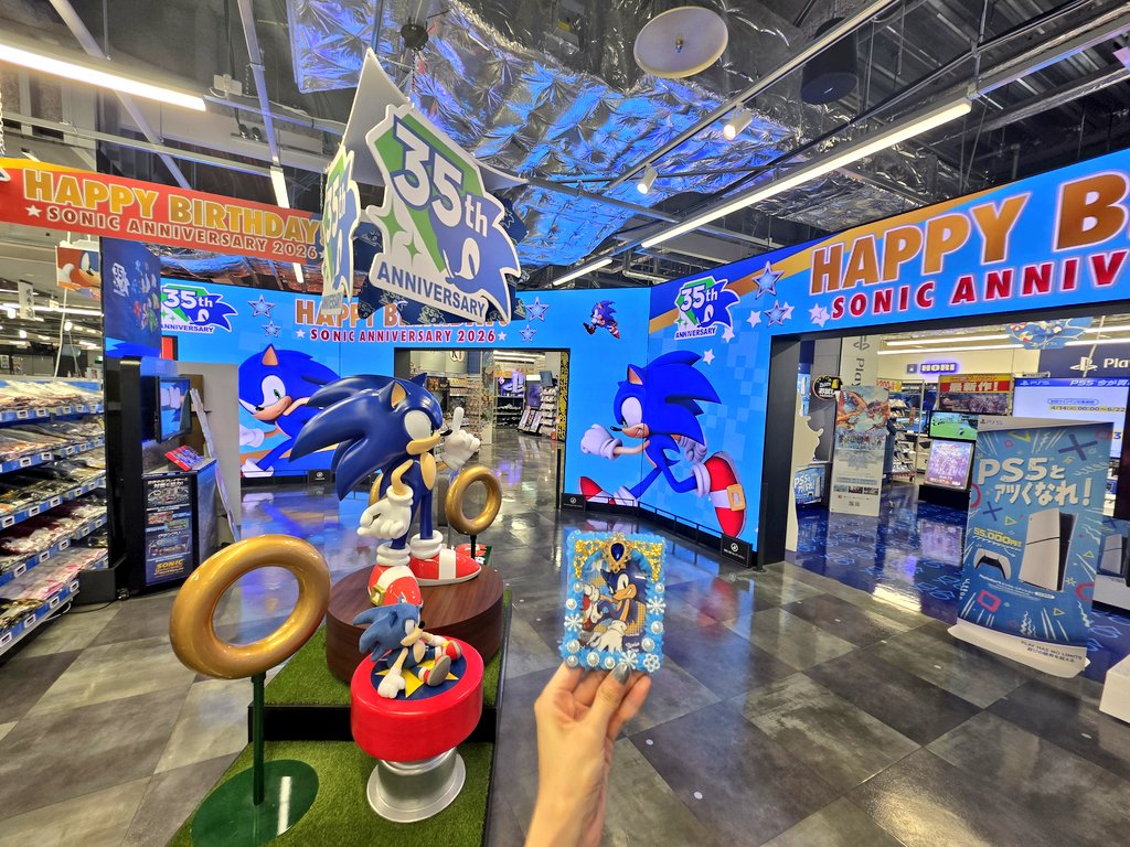 JKT_sonic's tweet photo. もちろん横浜EDIONさんにも寄りました。相変わらず心踊る飾りつけと画面で最高ですね😭💓
#ソニかつ https://t.co/tN8WgiH0xa