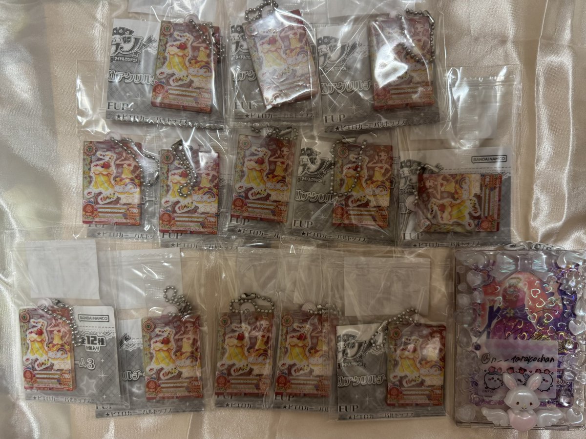 n__tarakochan's tweet photo. 【譲渡】アイカツ だれでもアイドル活動アクリルチャーム

【譲】画像1~6
【求】定価＋送料（PayPayのみ）

いちごはかならずさくら、おとめ抱き合わせお願いします。
纏めて、条件のいい方優先させていただきます。

郵送のみ
検索からもお気軽にお声掛けください。 https://t.co/YHdwOFX7AJ