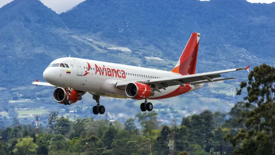 Unionradionet's tweet photo. Avianca reanuda vuelos de manera temporal entre Colombia y Venezuela tras los terremotos
https://t.co/F9D5hbqw0T https://t.co/hIok7UjHTm