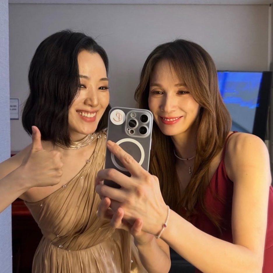 iammmyo's tweet photo. 린아름솔이지금 19년도스위니토드에서
러빗부인과앙상블로만났는데2026년도에다시
더아카이브:뮤지컬의순간 으로재회햇고
미요가관객으로갓다는거너무감격스럽다 ㅠㅠ https://t.co/s4fRtSxjVv