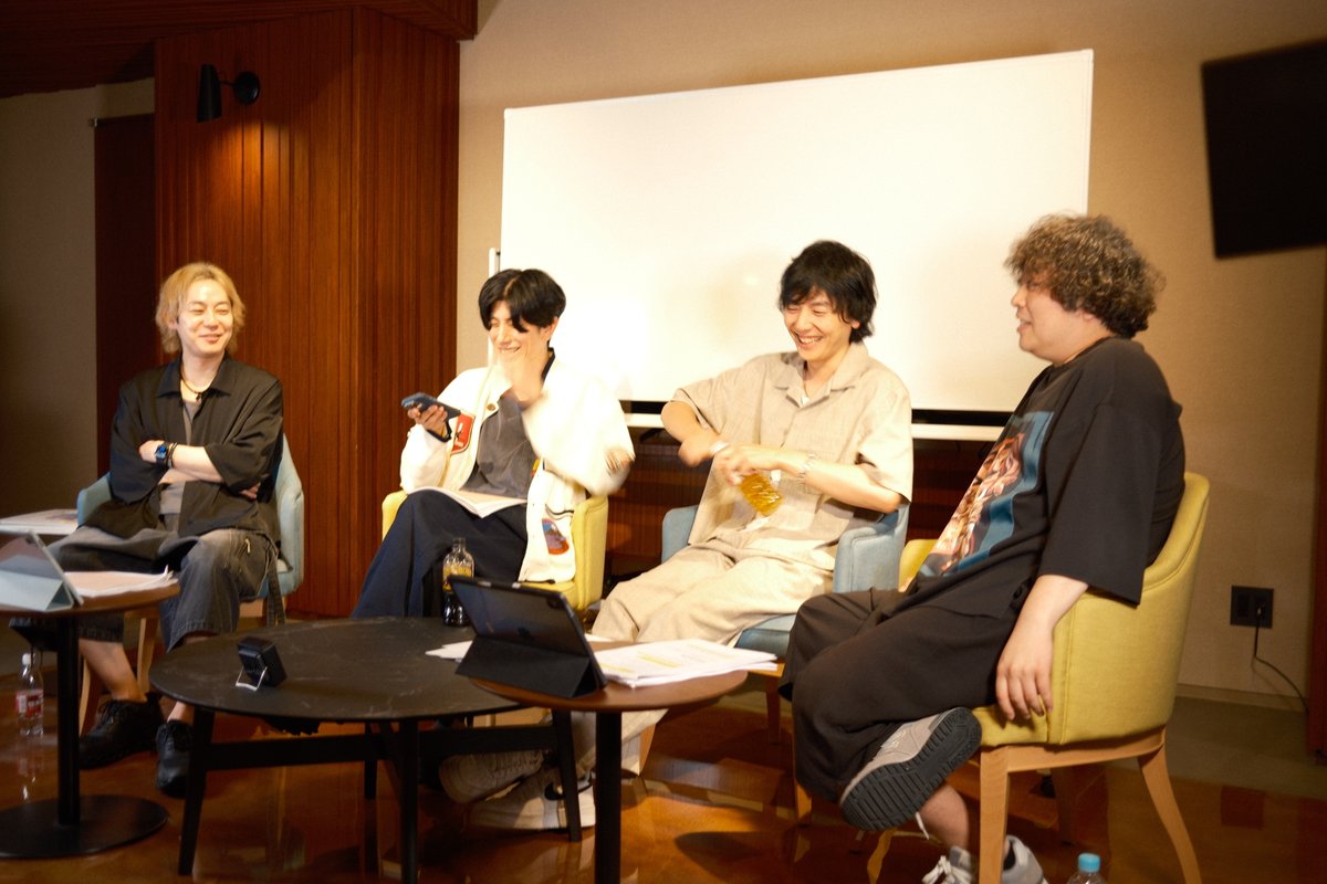 flumpool_STAFF's tweet photo. 今月のFC生配信始まっています！
今週リリースのEP『ここからの歌』を
皆さんからのコメントを読みながら
メンバーがたっぷり話します💿✨
￣V￣￣￣￣￣￣￣￣￣￣￣￣
#flumpool #INTERROBANG #インテロ
@interro_staff https://t.co/WwIzcJXgN7