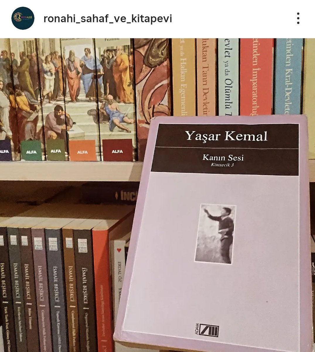 ZeynepMnzrCn's tweet photo. Kitap zekâyı kibarlaştırır. Hassasiyetimizle düşüncemizi ancak kendi içimizde, zihnî hayatımızın derinliklerinde geliştirebiliriz. Ama, zekânın tavırlarını efendileştirmek için okumak zorundayız.
@serxwebun2172 
#RonahîSahafveKitapevi https://t.co/o0dCubaUCC