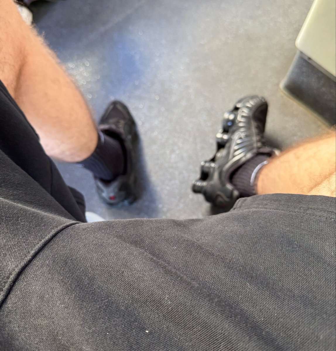 drillboypl's tweet photo. Pan jedzie na plażę się opalać a wy Frajerzy zgłaszać się z kodami ktoś wasze siano musi porządnie wydać 😈🤑 #poland #findom #alpha #drill https://t.co/qXjf4j8PRt