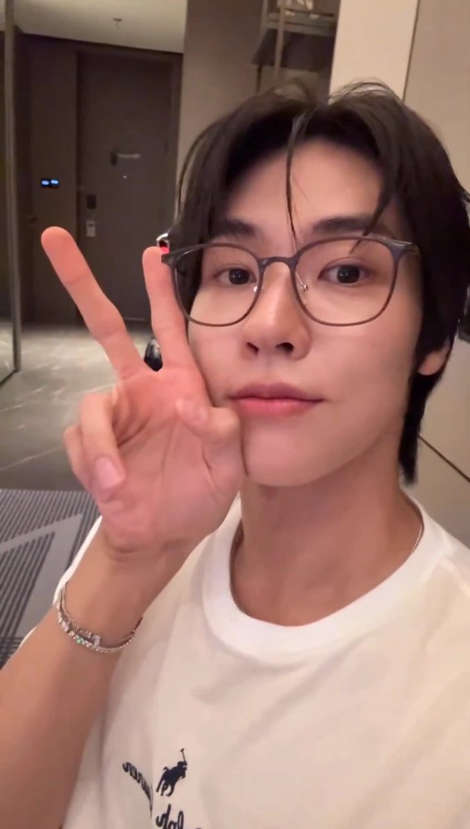 youngwonnf's tweet photo. https://t.co/E84ROmTUsZ