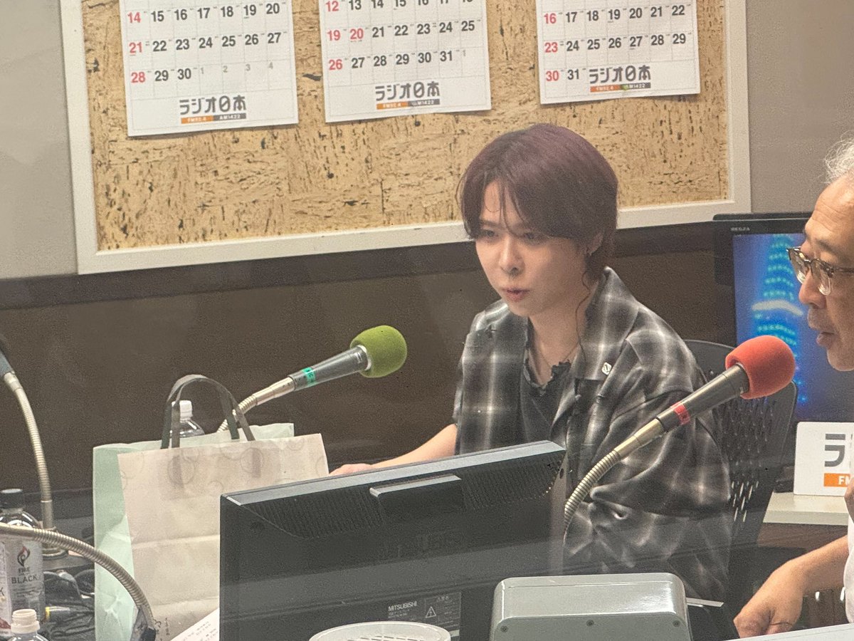 n2n_staff's tweet photo. 憧れの川村ケンスケ監督とラジオ出演📻
素敵なプレゼントもありがとうございました‼️

@kensukekawamura 
#ネバネバオフショ #オフネバ #バスラン
#never2never https://t.co/RcQ7usMoeT