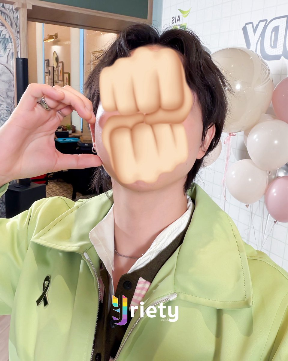 Yriety's tweet photo. Selca w/ “บาส หัสณัฐ” 🏀💖 ! 
#บาสเด็กอ้วนที่แท้จริง 
.
🧚🏻‍♀️ วันนี้พบความน่ารักเป็นจำนวนมากเลยล่ะ
.
#AISxBasHatSanat 
#AISCallingMelody
#bbasjtr #Yriety https://t.co/JwHlr5IWde