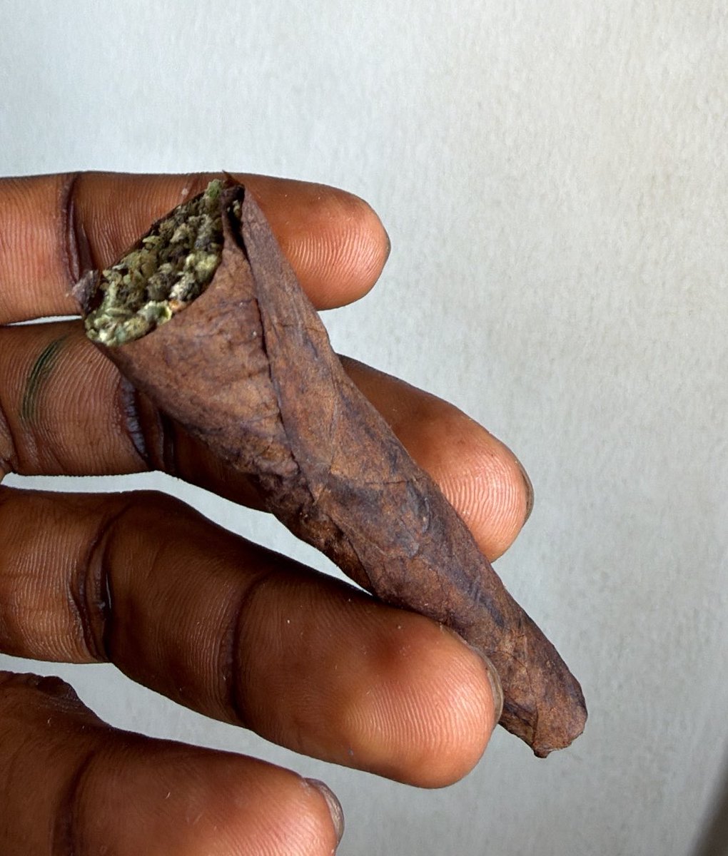 essy2flo's tweet photo. Backwoods too sweet abeg... 😂 https://t.co/UZ3NOb03si
