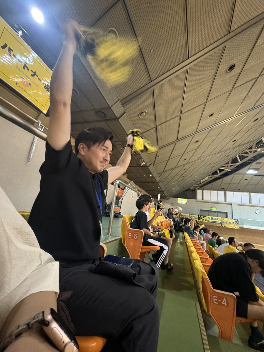 daisuke_hoshi5's tweet photo. 世界中がFIFAワールドカップに熱狂する今、町田には誇るべきクラブがあります。

サッカーのFC町田ゼルビアだけではありません。

フットサル日本最高峰・Fリーグ���ASVペスカドーラ町田は、昨シーズン、全日本フットサル選手権大会を制し、日本一に輝きました。

そして本日も、台風の影響がある中にもかかわらず、多くの皆様にご来場いただき、ホームゲームを開催することができました。選手たちは、その熱い声援に応え、見事な戦いで開幕5連勝！

町田のスポーツ文化は、確実に未来へと歩みを進めています。

子どもたちが夢を抱き、挑戦し、その背中を地域全体で応援する。そんなまちだからこそ、世界へ羽ばたく選手が育ち、世界に誇れるクラブが生まれます。

町田から世界へ。
これからも、スポーツの力でまちを元気に、そして子どもたちの夢を全力で応援してまいります！

**ASVペスカドーラ町田、開幕5連勝おめでとうございます！**⚽🔥
#東京都議会議員　#星大輔