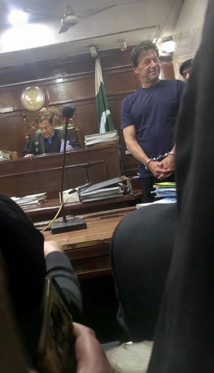 asadnasir2000's tweet photo. 🚨 NEW PICTURE OF 🇵🇰 IMRAN KHAN.

VIA - SOCIAL MEDIA. https://t.co/AdxaXeRMBO