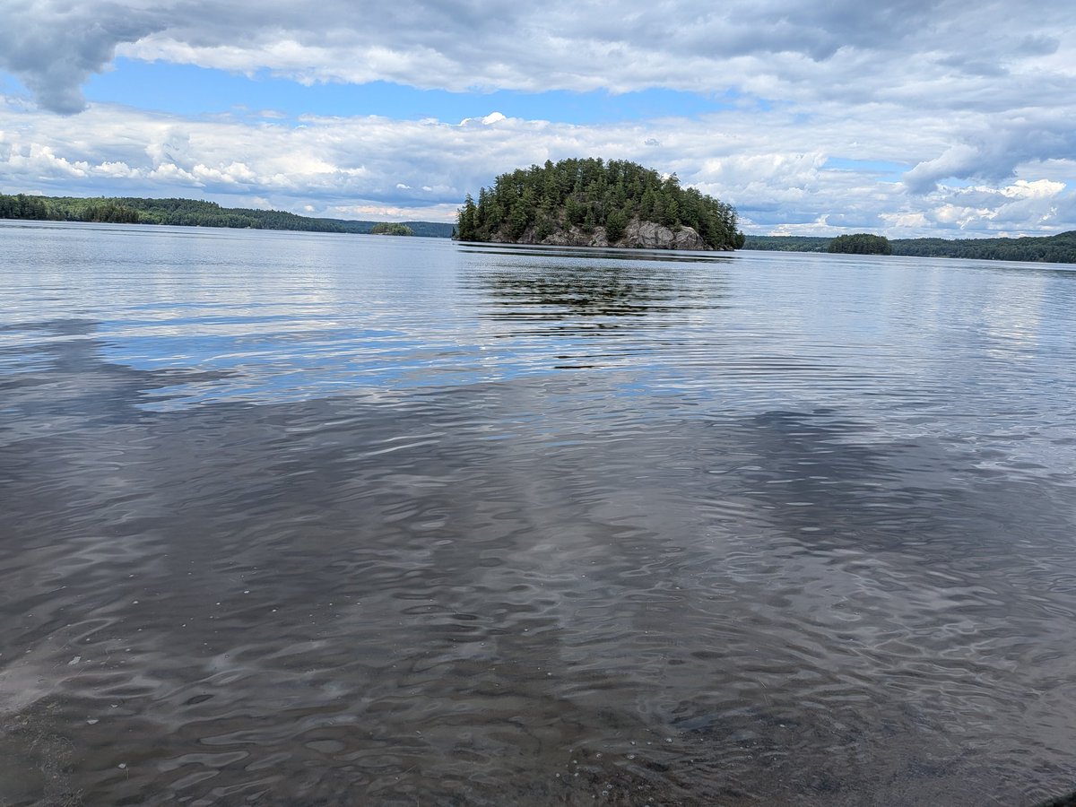 ShawnaLeeG's tweet photo. I'm in the Muskoka region for a few days. Really hoping to run into #DoFo to let him know how I feel as a taxpayer. #DougFordResign #DoFoNeedstoGo #dougfordiscorrupt https://t.co/nCnWBdKXas