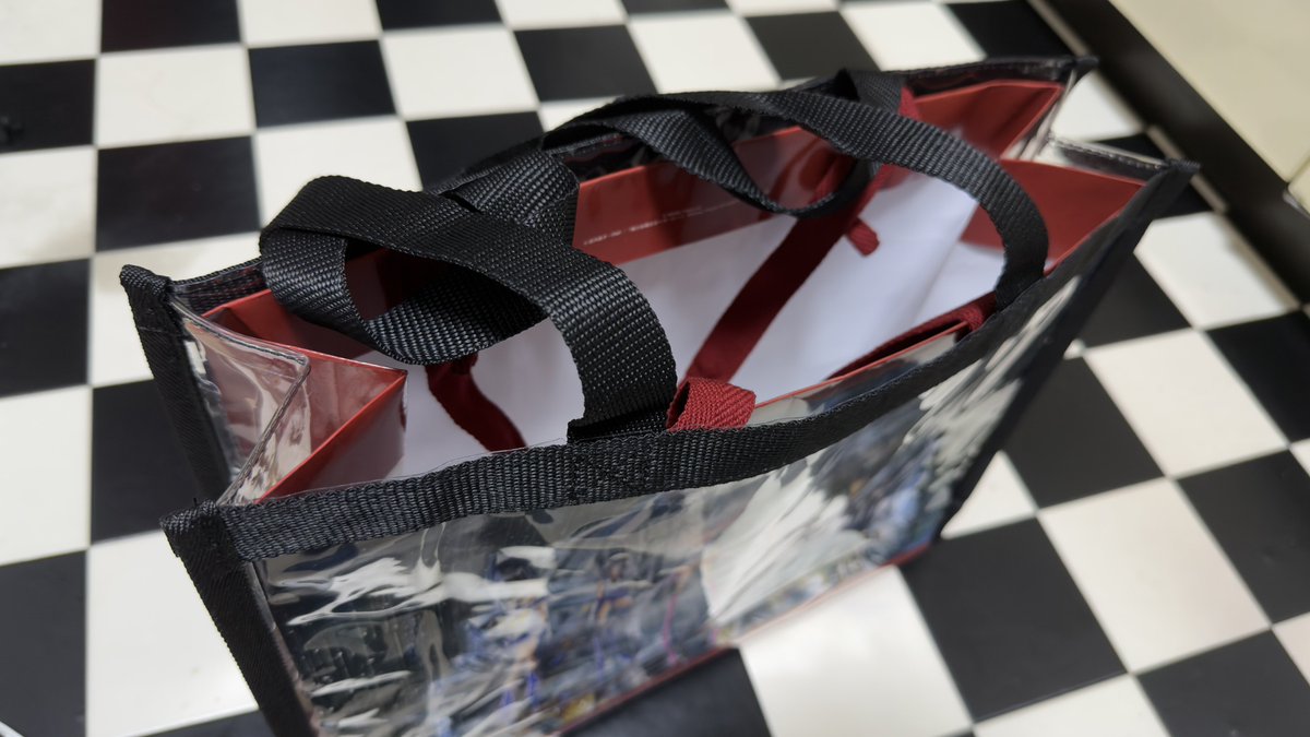 horita_cos's tweet photo. STSTのショッパー
サイズぴったりのビニールバッグ見つけた！
これで参戦の時に気にせず使える！！ https://t.co/DvMG3gIvWP