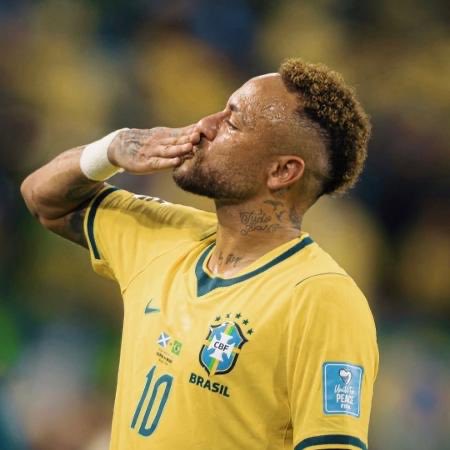 Cutuqueinahora's tweet photo. 🚨 TRETA! Após Lula chamar Neymar de “jogador home office”, o craque rebateu sem papas na língua: “Não respondo ex-presidiário.” https://t.co/BwkBU56Qtv
