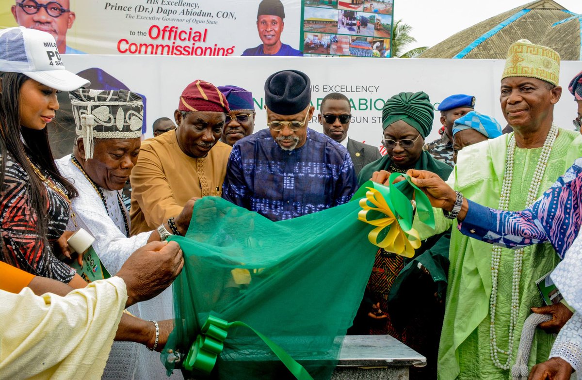 InformationOgun's tweet photo. ABIODUN SIGNALS RETURN OF OKLNG, UNVEILS BIGGER VISION FOR OGUN WATERSIDE
https://t.co/9oGAqomlaK https://t.co/8HFAxebyXa