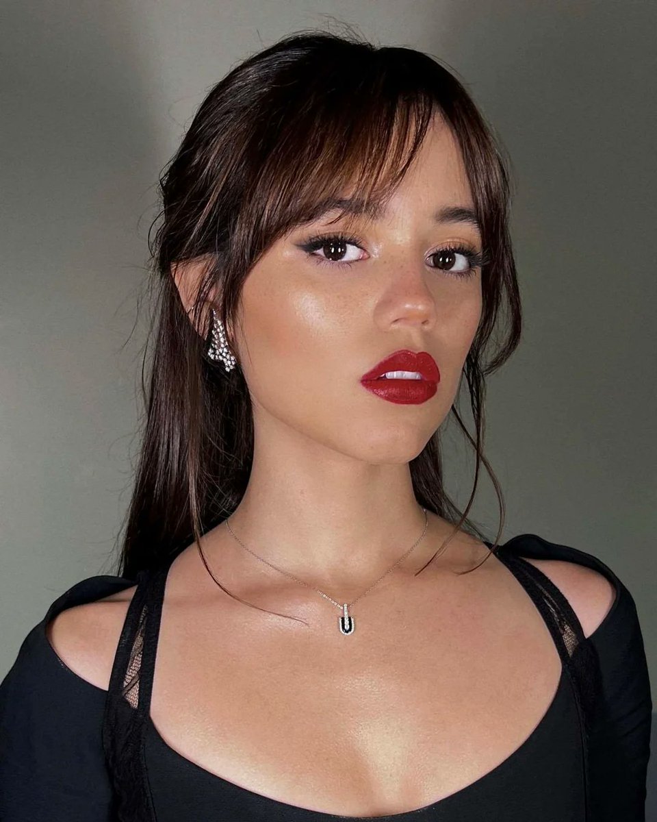 ScreenReplica's tweet photo. no words. just jenna ortega. https://t.co/Y9E69OZZfW