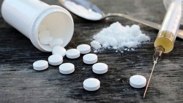 MrFrink's tweet photo. The similarities between trading #cryptocurrency and using drugs are:
- You will become addicted and lazy, unwilling to do manual labor.
- Your family will fall apart.
- You will be in debt and unable to repay it.
- A slow death.

DO NOT TRY IT EVEN ONCE 🙅🫵
#Bitcoin $BTC $ALLO https://t.co/uxkBreCstB