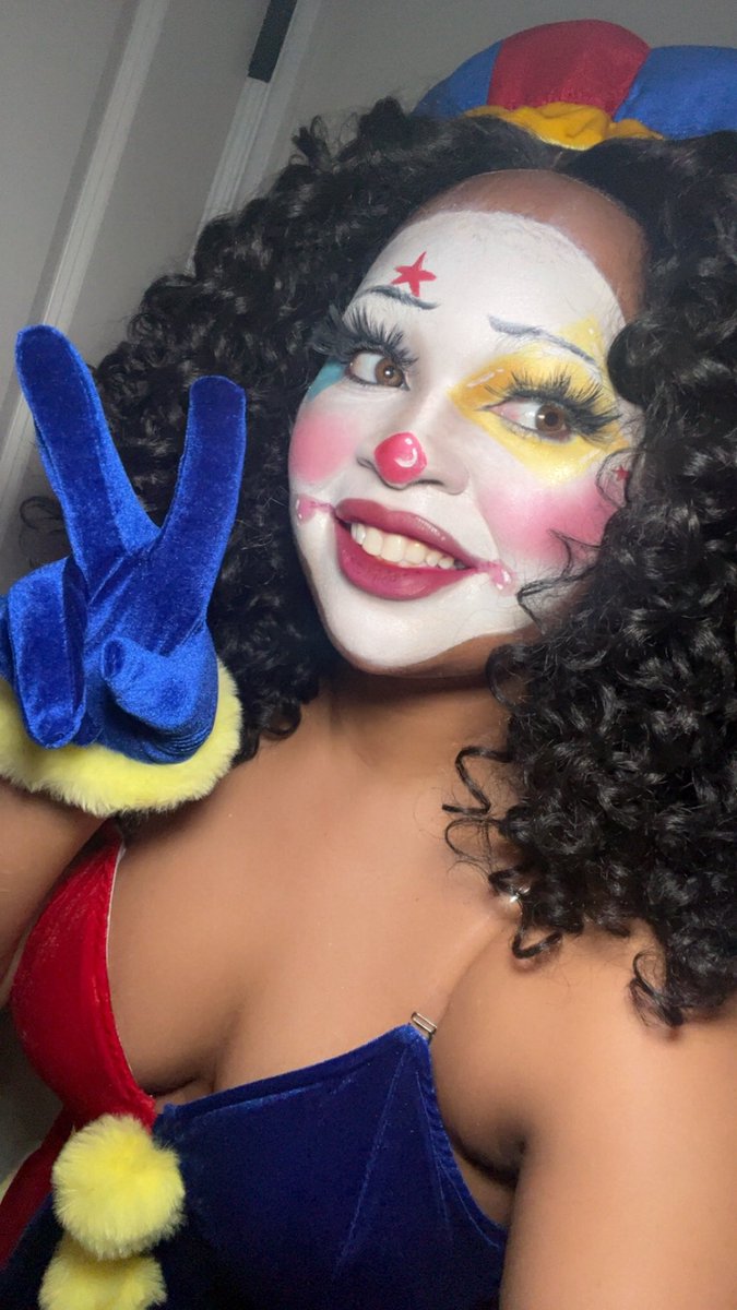 kawaiibambiii's tweet photo. it’s just meeee cosplaying as pomni from TADC 🎪👹 https://t.co/yqOTn3thV4
