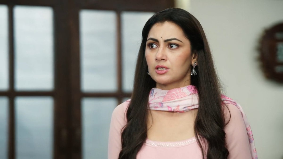 Itswarnali's tweet photo. "jab iss rishtey mein kuch bacha hi nehi hai toh rishtey ko kyun bachana? bohot aansu baha diya hai maine inki gaaliyon mein, inki daant pe inki maar pe. aab aur aansu bahana nehi chahti main! aab na main inki baatein sunungi aur na hi maar khaungi."🔥
#TumDenaSaathMera #SritiJha https://t.co/WFekG9gK23
