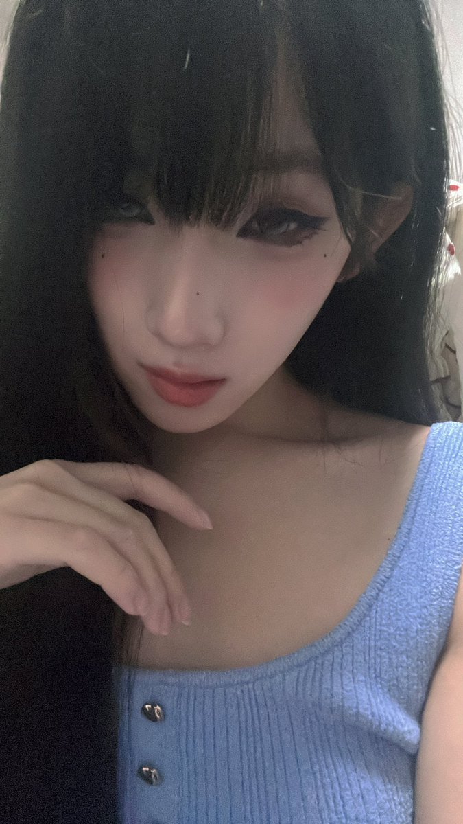 0cFqGehy19l43is's tweet photo. 強い女メイク可愛くない？あたし絶対こっちの方が似合うわ

#ニューハーフ
#男の娘 https://t.co/WcPID7r6sk