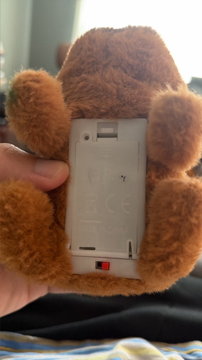 danielsidewind's tweet photo. @vee_em_cee @jrockandrollt The battery compartment is fortunately secured by a little screw at the top left 😅 if they can find the right screwdriver and get new batteries in without parental guidance, then I guess the next step is teaching them how to use the fire extinguisher https://t.co/QHV76iIVGi